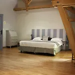 Le Domaine De Montchevreuil Pensionat 3*