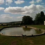 Le Domaine De Montchevreuil Gæstehus