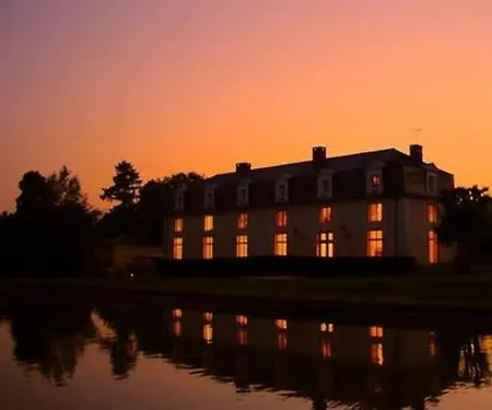 Le Domaine De Montchevreuil