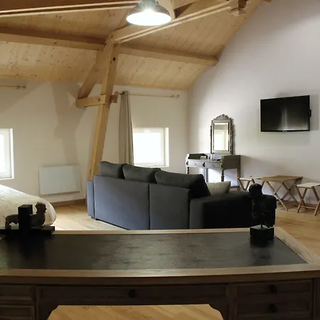 Guest house Domaine De Montchevreuil