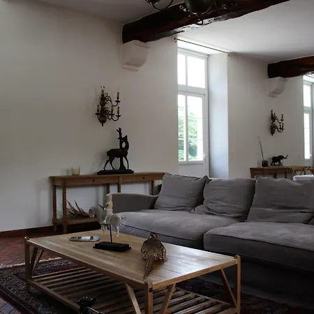 Guest house Domaine De Montchevreuil