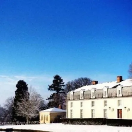 Le Domaine De Montchevreuil 3*
