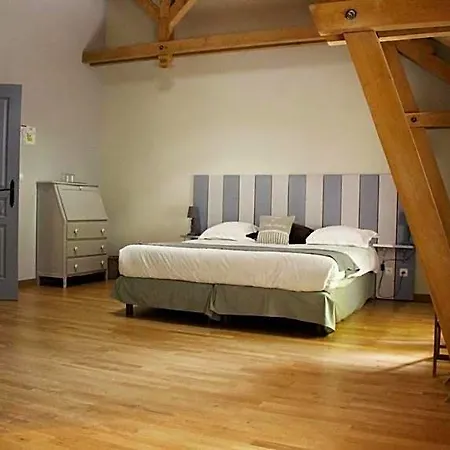 Le Domaine De Montchevreuil Pensjonat 3*
