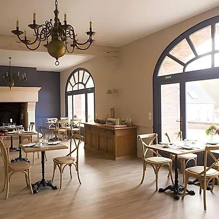 Domaine De Montchevreuil Guest house