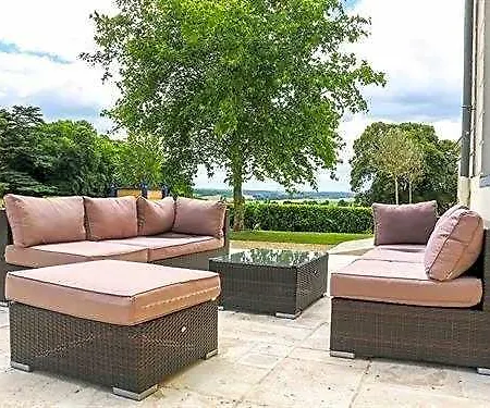 Domaine De Montchevreuil Guest house 3*