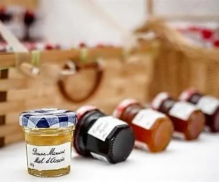 Domaine De Montchevreuil Guest house 3*