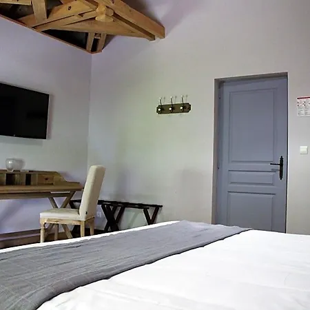 Le Domaine De Montchevreuil 3*