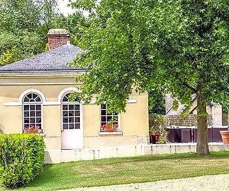 Guest house Domaine De Montchevreuil 3*