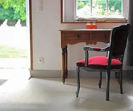 Guest house Domaine De Montchevreuil 3*