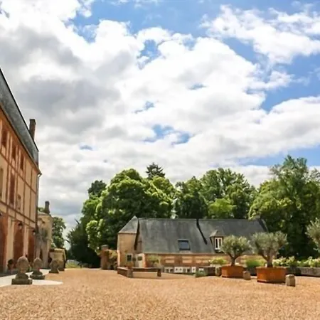 Le Domaine De Montchevreuil