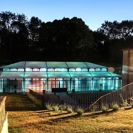 Le Domaine De Montchevreuil Pensjonat 3*