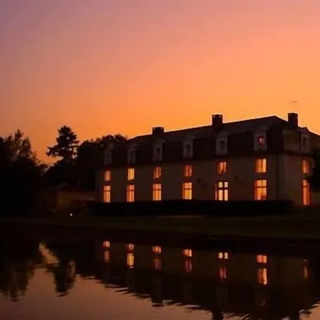 Le Domaine De Montchevreuil 3*