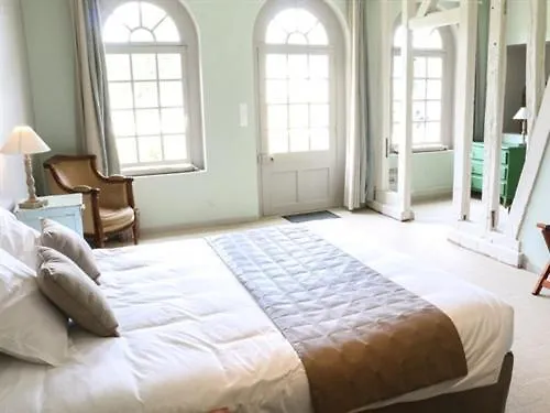 Domaine De Montchevreuil Guest house Fresneaux-Montchevreuil