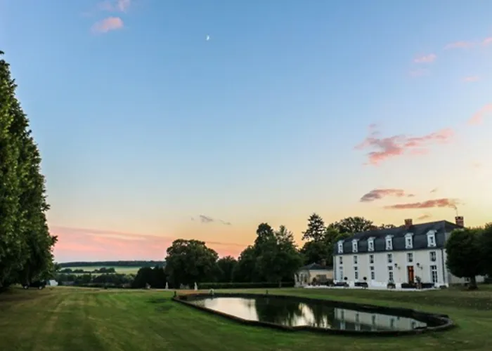 Domaine De Montchevreuil Guest house Fresneaux-Montchevreuil