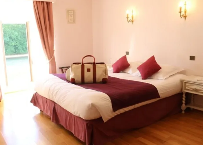 Domaine De Montchevreuil Guest house Fresneaux-Montchevreuil