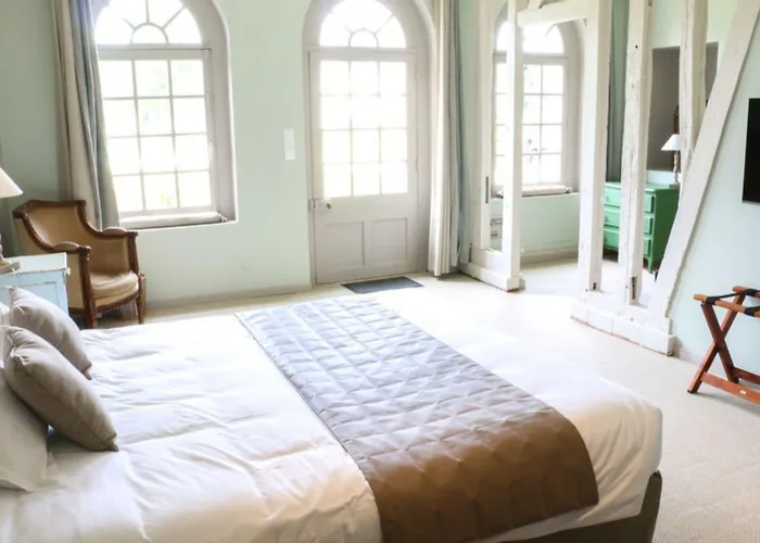 Domaine De Montchevreuil Guest house