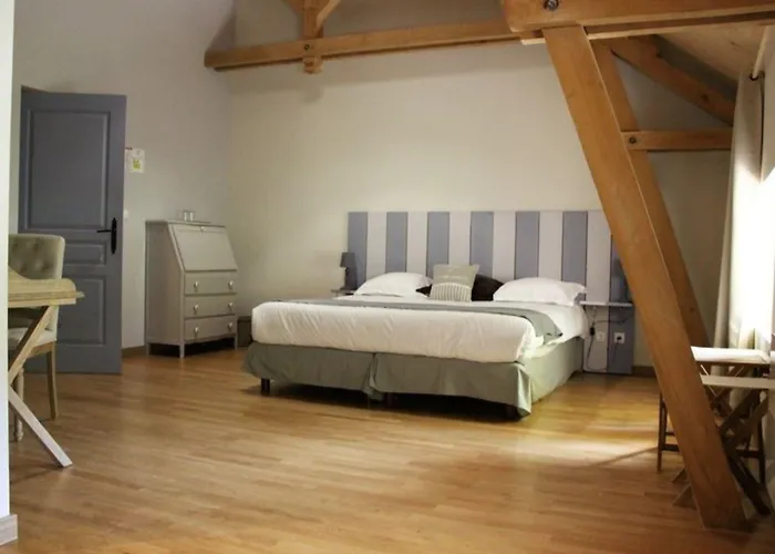 Domaine De Montchevreuil Guest house 3*