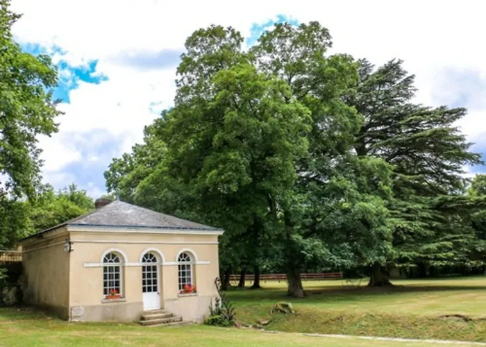 Domaine De Montchevreuil Guest house 3*