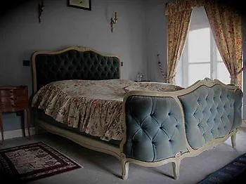 Guest house Domaine De Montchevreuil 3*