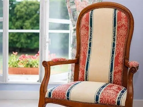 Guest house Domaine De Montchevreuil 3*